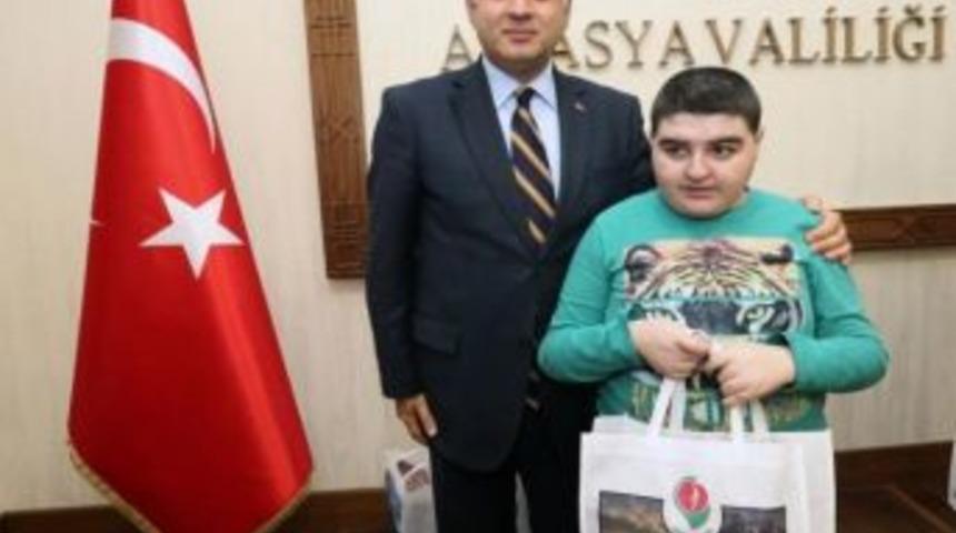 Vali &Ccedil;omaktekin&rsquo;den 23 Nisan Mesajı