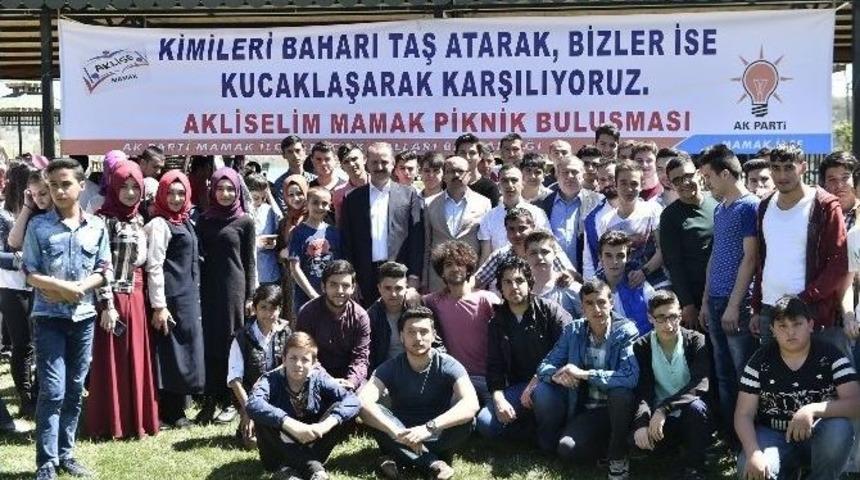 Akg&uuml;l Gen&ccedil;lerle Piknikte Buluştu