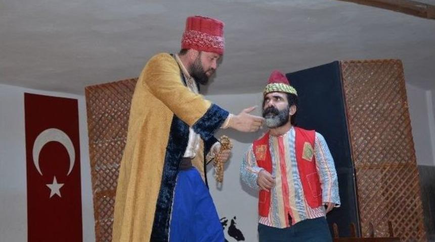 &ldquo;haylaz İbiş&rdquo; Boz&uuml;y&uuml;k&rsquo;te Sahneleniyor