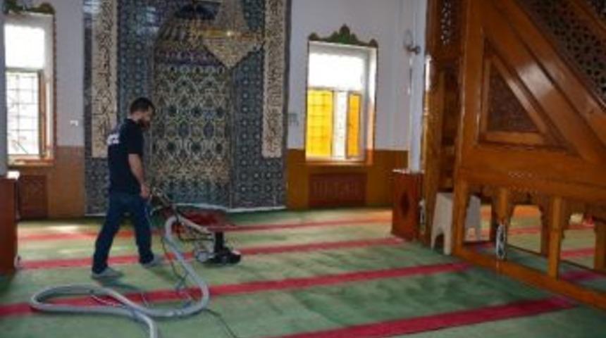 K&ouml;rfez Camileri Temizleniyor