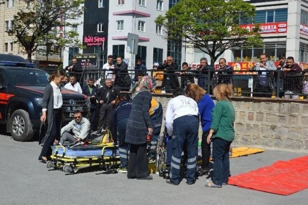 Tatbikatı Ger&ccedil;ek Sandılar, Sağlık M&uuml;d&uuml;rl&uuml;ğ&uuml;&rsquo;ne Koştular