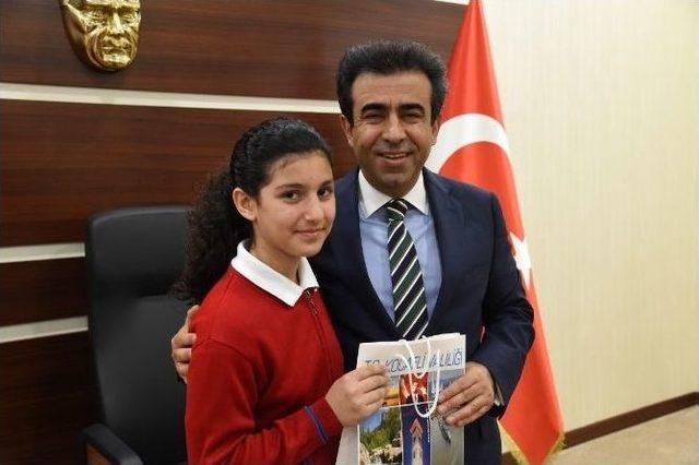 Vali Güzeloğlu, 23 Nisan Çocuklarını Ağırladı