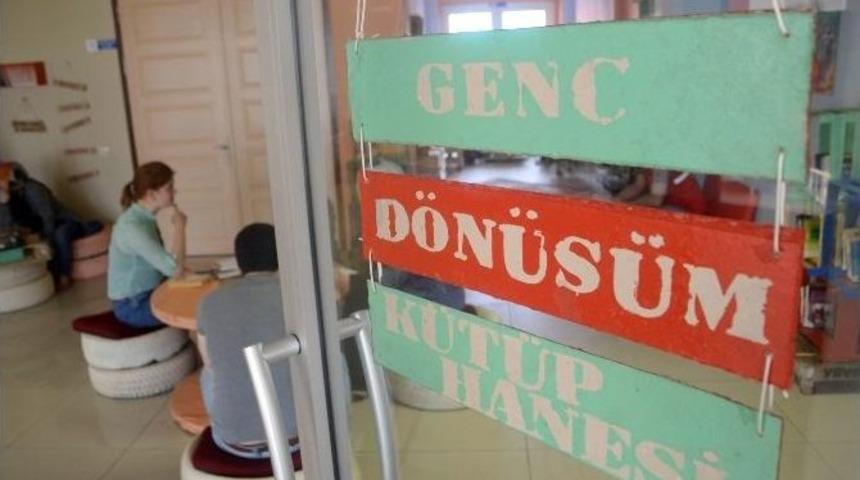 (&ouml;zel Haber) &Ccedil;&ouml;pleri Bir Araya Getirip K&uuml;t&uuml;phane Yaptılar