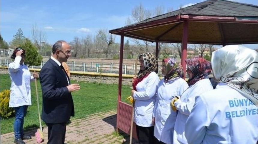 Başkan G&uuml;lc&uuml;oğlu Tema Vakfı Ağa&ccedil; Dikimine Katıldı