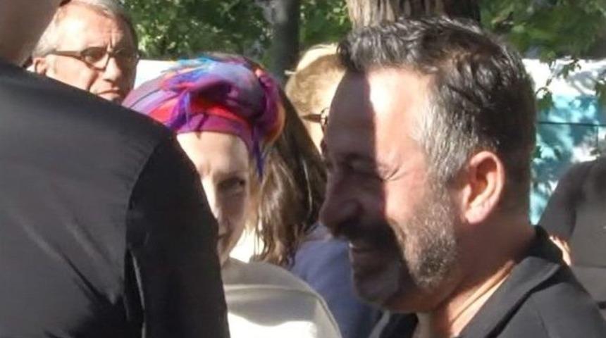 Cem Yılmaz&rsquo;dan, &rsquo;cenazede G&uuml;len Fotoğraf&rsquo;a A&ccedil;ıklama