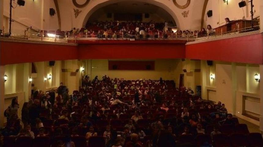 Tepebaşı&rsquo;nda &ldquo;keloğlan&rsquo;ın Eşeği&rdquo; &Ccedil;ocukları Eğlendirdi