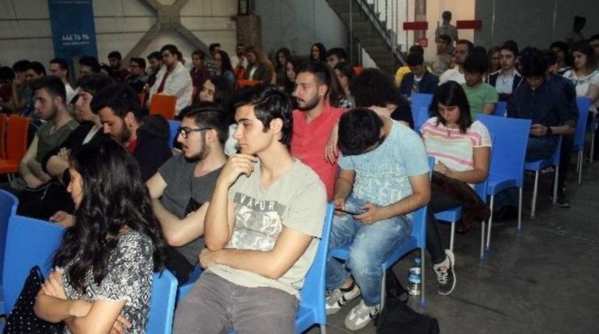 İş Hayatının Tecr&uuml;beli İsimleri Kariyer G&uuml;nleri&rsquo;nde Gen&ccedil;lerle Buluştu