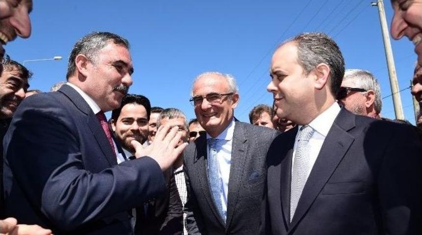 Konvoyun &Ouml;n&uuml;n&uuml; Kesip Teşekk&uuml;r Ettiler