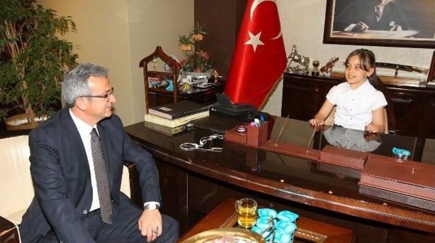 Başkan K&ouml;şker, Koltuğu &Ccedil;ocuklara Devretti