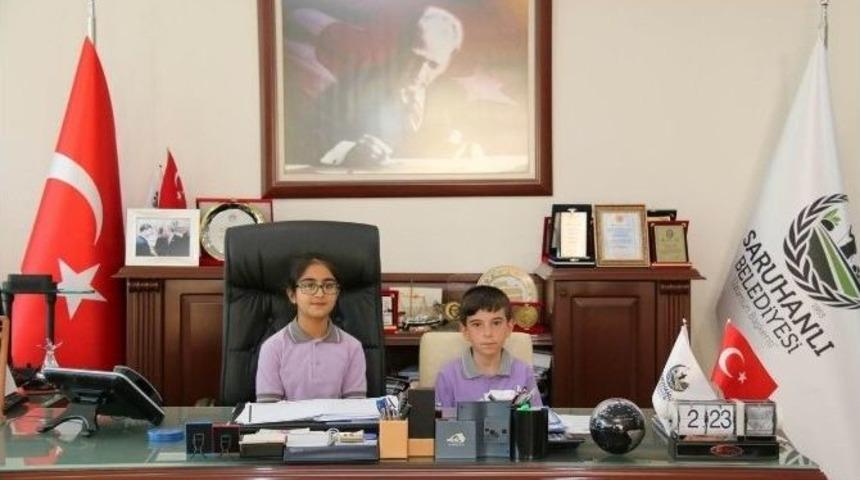 Saruhanlı&rsquo;yı Bir G&uuml;nl&uuml;ğ&uuml;ne &Ouml;ğrenciler Y&ouml;netti