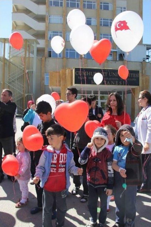 Dileklerini Yazdıkları Balonları Gökyüzüne Bıraktılar