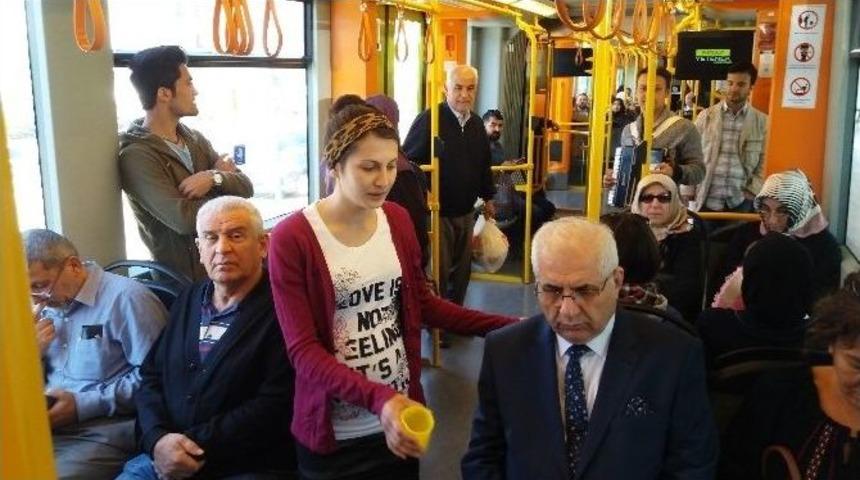 Metroda Konser Verip Para Topladılar