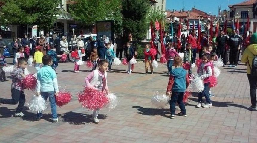 Tavşanlı&rsquo;da 23 Nisan &Ouml;ncesi Son Provalar B&uuml;y&uuml;k Beğeni İle İzlendi