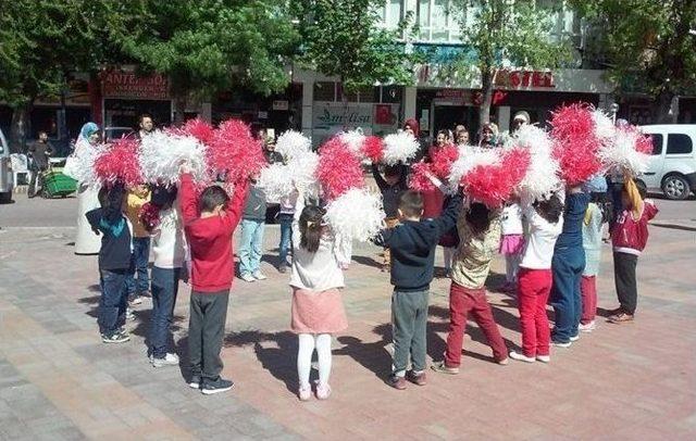 Tavşanlı’da 23 Nisan Öncesi Son Provalar Büyük Beğeni İle İzlendi