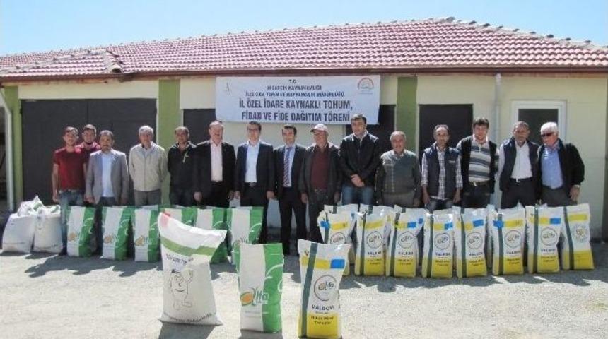 &Ccedil;ift&ccedil;ilere Yem Bitkileri Tohumu Dağıtıldı