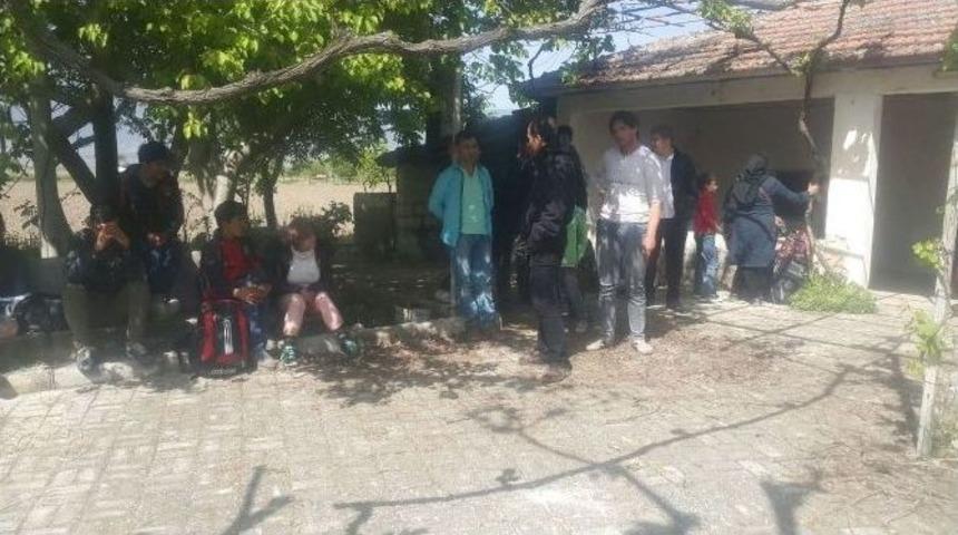 32 Afgan Sığınmacı Yakalandı