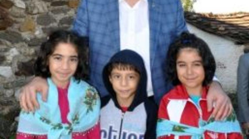 Ak Parti&rsquo;li Erdem, 23 Nisan &Ccedil;ocuk Bayramını Kutladı