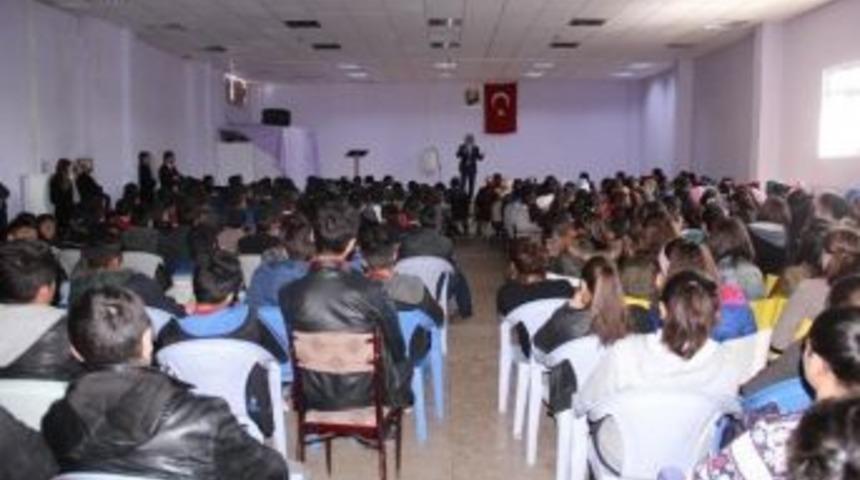 Eğitimci-yazar &Ccedil;ıldır&rsquo;da &Ouml;ğrencileri Mest Etti