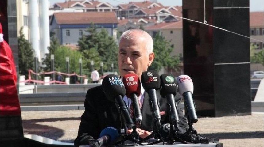 Nil&uuml;fer Belediyesi&rsquo;nden Atat&uuml;rk Anıtı