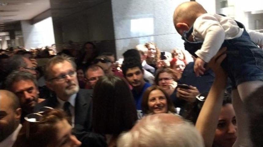 Figen Y&uuml;ksekdağ, Akademisyenlere Destek İ&ccedil;in Adliyede