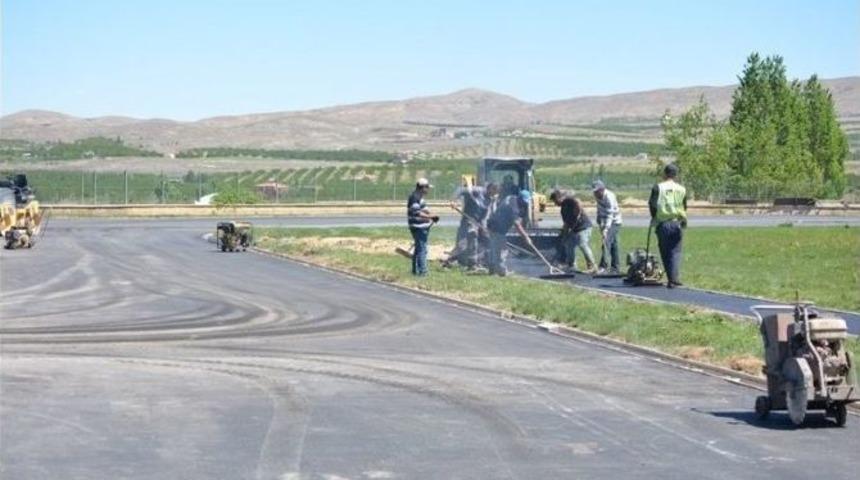 Olimpik Atletizm Pistinde Yenileme &Ccedil;alışmaları S&uuml;r&uuml;yor