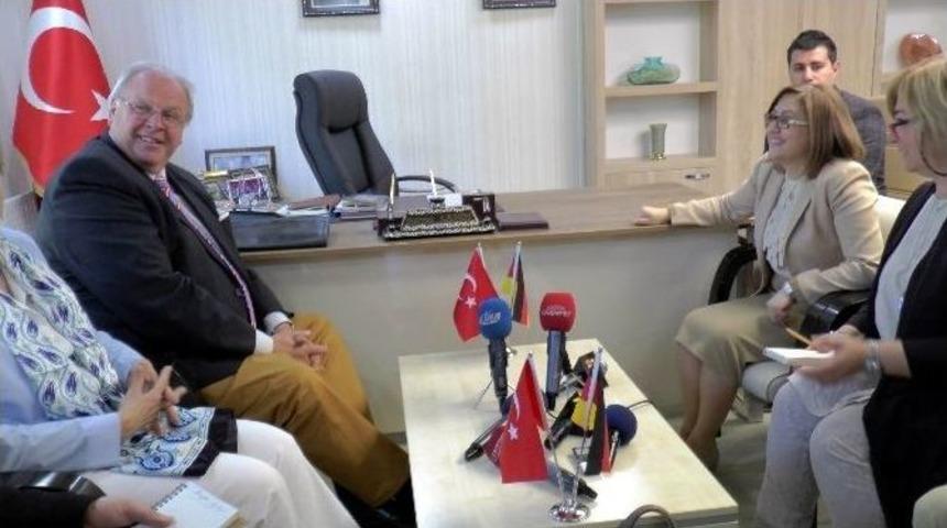 Alman B&uuml;y&uuml;kel&ccedil;iden Şahin&rsquo;e Ziyaret