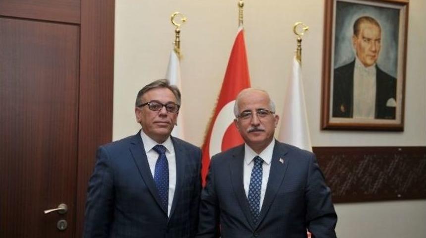 G&ouml;reve Yeni Atanan Meteoroloji B&ouml;lge M&uuml;d&uuml;r&uuml; Veysel Karanfil, Vali Tuna&rsquo;yı Ziyaret Etti