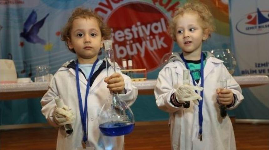 D&uuml;nya &Ccedil;ocukları 23 Nisan Coşkusunu Bilimle Kutluyor