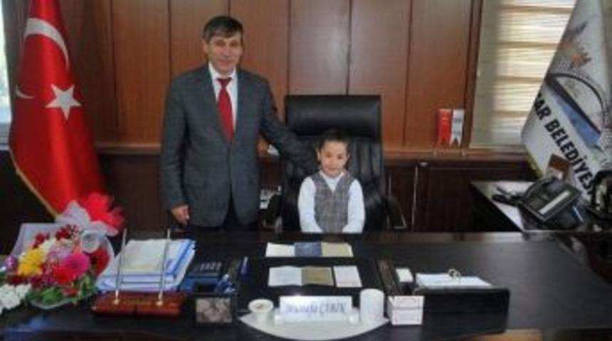 Başkan &Ccedil;ibik&rsquo;de 23 Nisan Geleneğine Uydu