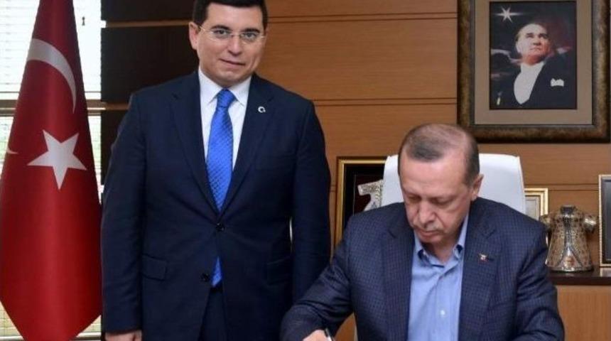 Cumhurbaşkanı Erdoğan Ve Başbakan Davutoğlu Kepez Belediyesi&rsquo;ni Ziyaret Etti