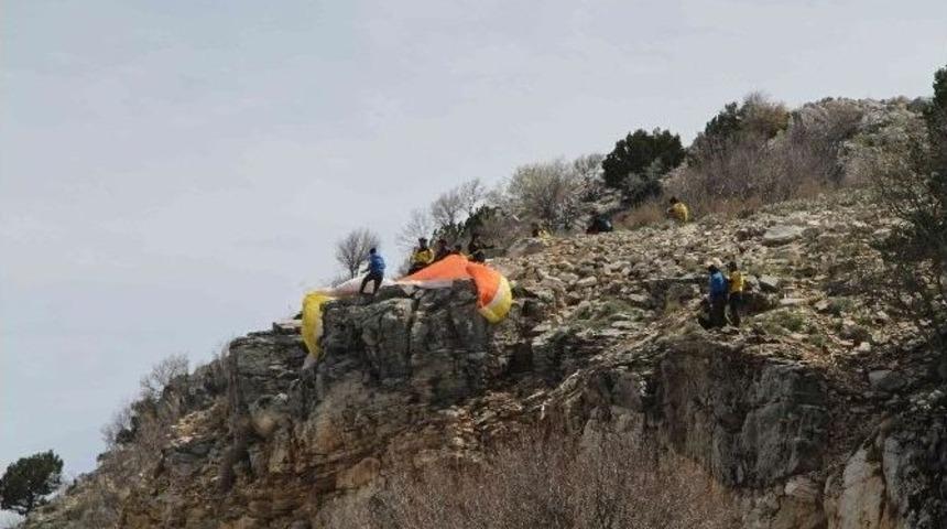 Babadağ&rsquo;da Paraş&uuml;t Kazası: 1 Yaralı