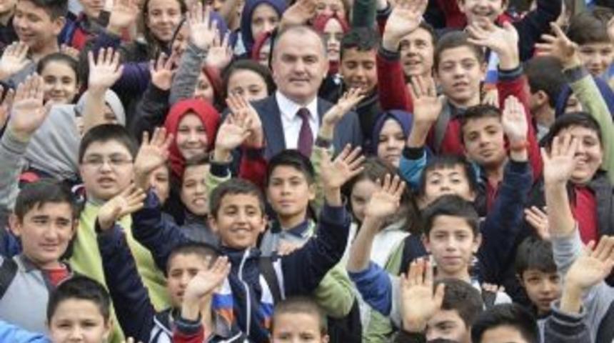 Başkan G&uuml;rlesin&rsquo;den 23 Nisan Mesajı