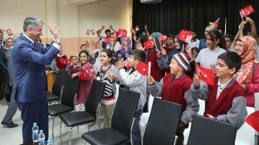 23 Nisan&rsquo;ı İşaret Diliyle Kutladılar