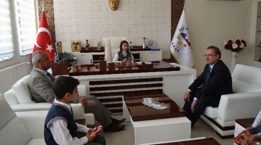 Başkan Kazgan, Koltuğu &Ouml;ğrenciye Bıraktı