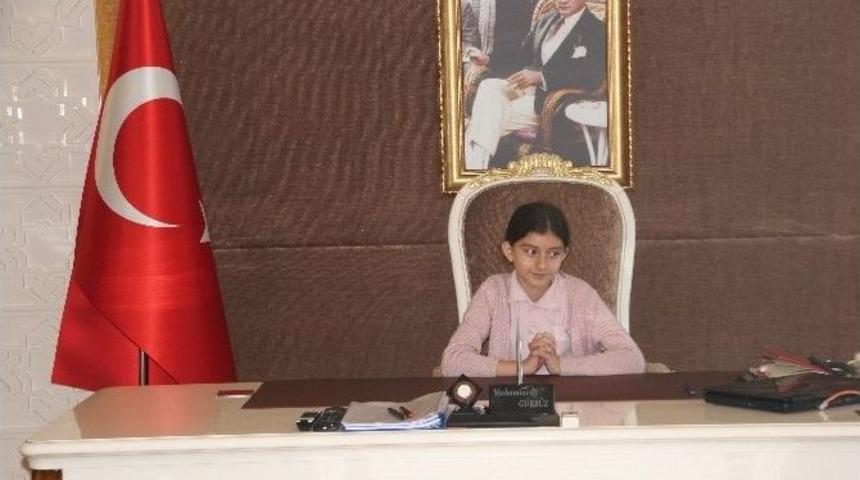 Ilgaz Kaymakamı Koltuğunu &Ccedil;ocuklara Bıraktı