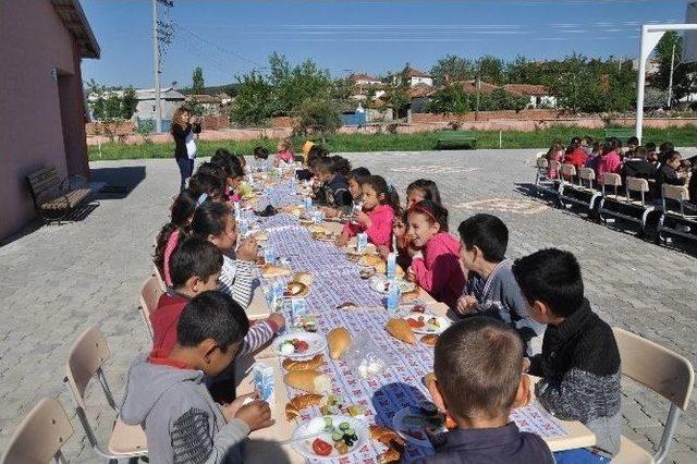 Köy Okulu Öğrencileri Trafik Dedektifi Oldu