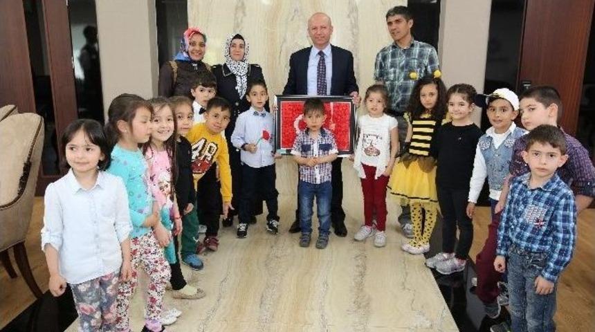 Başkan &Ccedil;olakbayrakdar Koltuğu &Ccedil;ocuklara Devretti