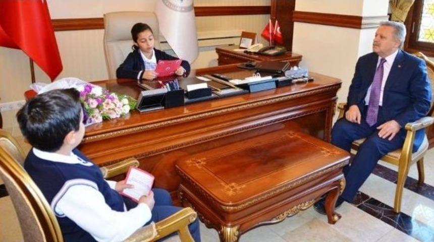 Vali Kahraman, Makamını Geleceğin Valilerine Devretti