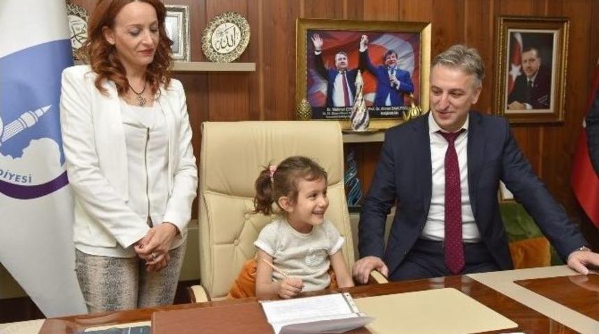 Başkanvekili Kadıoğlu Makamını Ecrin&rsquo;e Teslim Etti