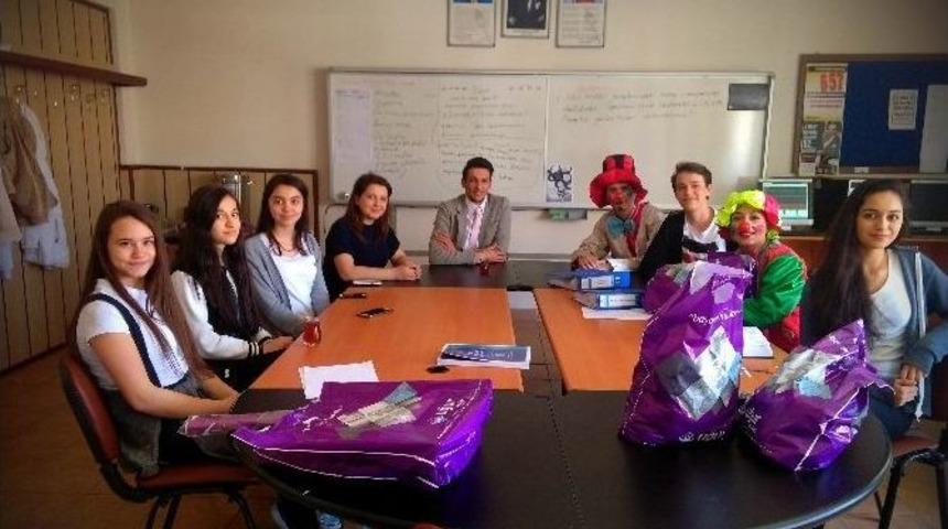 M&uuml;lteci &Ccedil;ocuklar İ&ccedil;in 23 Nisan Etkinliği