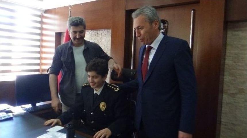 Babasının M&uuml;d&uuml;r&uuml; Oldu