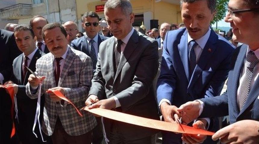 Vali Balkanlıoğlu, Kabad&uuml;z Gen&ccedil;lik Derneği A&ccedil;ılışına Katıldı