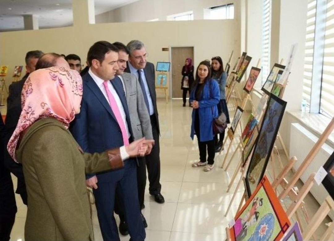 Vali Işın Resim Sergisini Gezdi