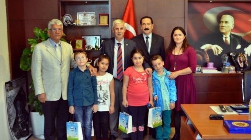 Seyda Fırat&rsquo;ın 4 &Ouml;ğrencisi S&ouml;ke&rsquo;nin Sembolik Belediye Başkanı Oldu