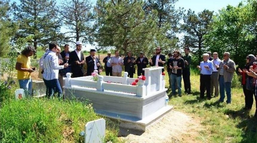 Tuna, Mezarı Başında Anıldı