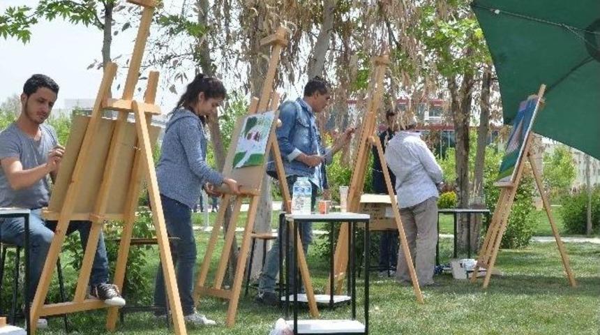 &Ouml;ğretmen Ve Akademisyenlerden A&ccedil;ık Havada Sanat Performansı