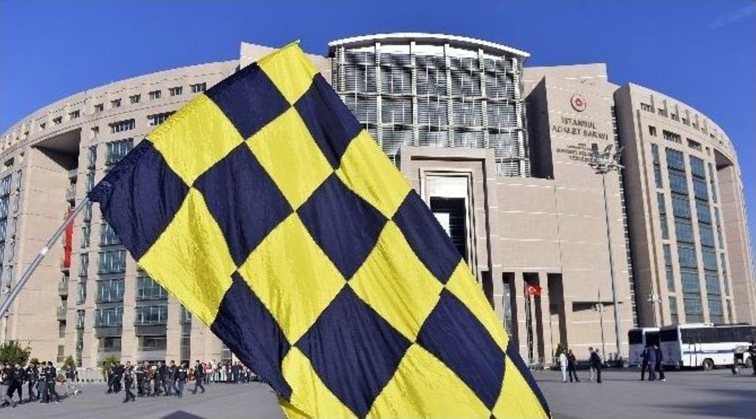 Fenerbah&ccedil;e Y&ouml;netimi Ve Taraftarlar &Ccedil;ağlayan Adliyesinde