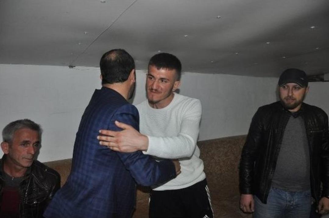 Ensar Vakfına Saldıran Gen&ccedil;ler Pişman Olup &Ouml;z&uuml;r Dilediler