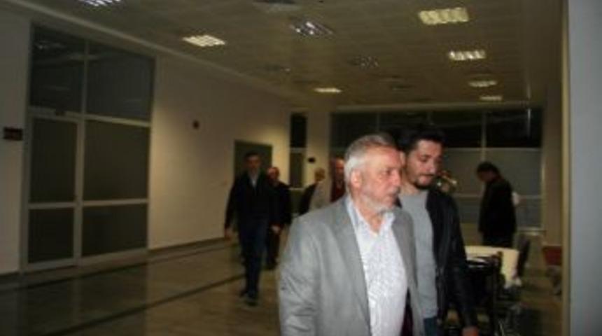 Afyonkarahisar&rsquo;da Fet&ouml;-pdy Ter&ouml;r &Ouml;rg&uuml;t&uuml; Operasyonunda G&ouml;zaltına Alınan Şahıslar Sağlık Kontrol&uuml;ne &Ccedil;ıkarıldı