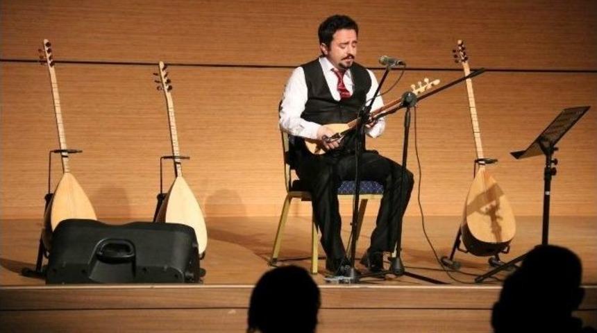 Ne&uuml; &Ouml;ğretim G&ouml;revlisi Yavuz Selim Kaleli&rsquo;den Bağlama Resitali